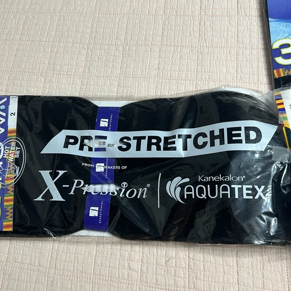 Sensationnel pre-stretched 24” hair extensions. Perfect for knotless braids - Picture 3 of 4